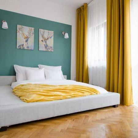 Stylized And Modern Apartment In Букурещ Екстериор снимка
