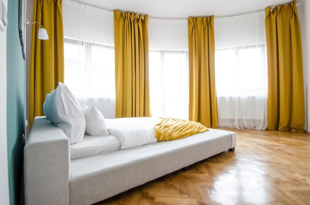 Stylized And Modern Apartment In Букурещ Екстериор снимка