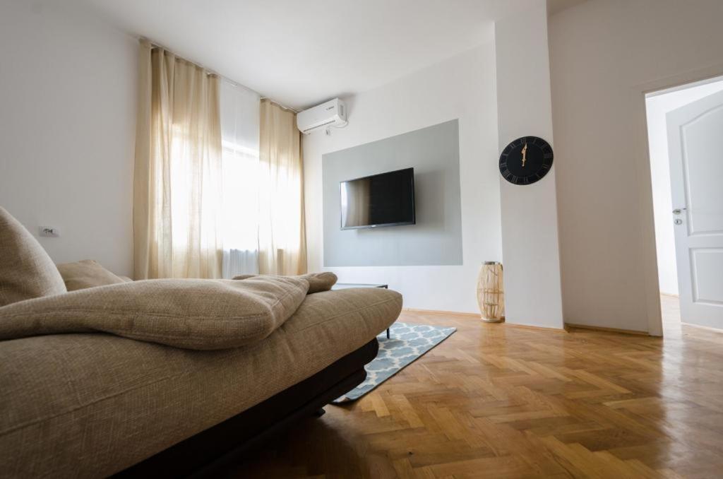 Stylized And Modern Apartment In Букурещ Екстериор снимка