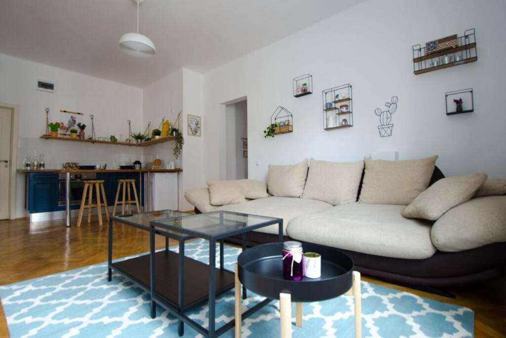 Stylized And Modern Apartment In Букурещ Екстериор снимка