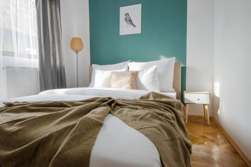 Stylized And Modern Apartment In Букурещ Екстериор снимка